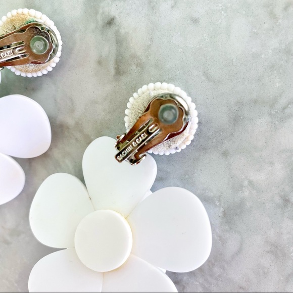Sachin & Babi White Plastic Flower Earrings EUC - Picture 6 of 11